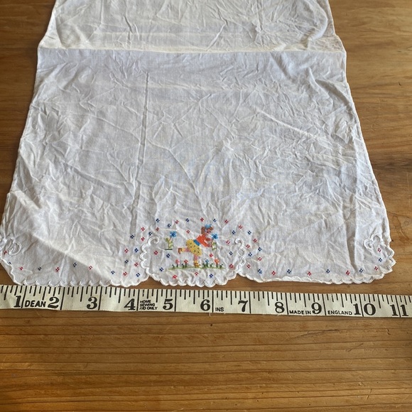 Vintage Embroidered Linens “girl” - Picture 4 of 5